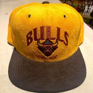 Mitchell & Ness Chicago Bulls snap back gold and brown suede